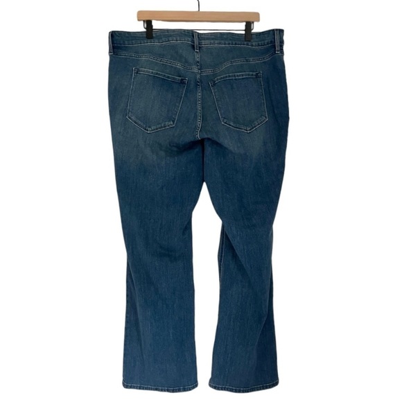 NEW Old Navy Women’s Mid Rise Wow Boot‎ Cut Denim Jeans Medium Wash Blue Size 20 - Picture 2 of 7